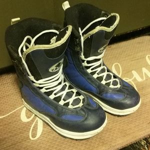 Vintage retro Vans snowboarding boots